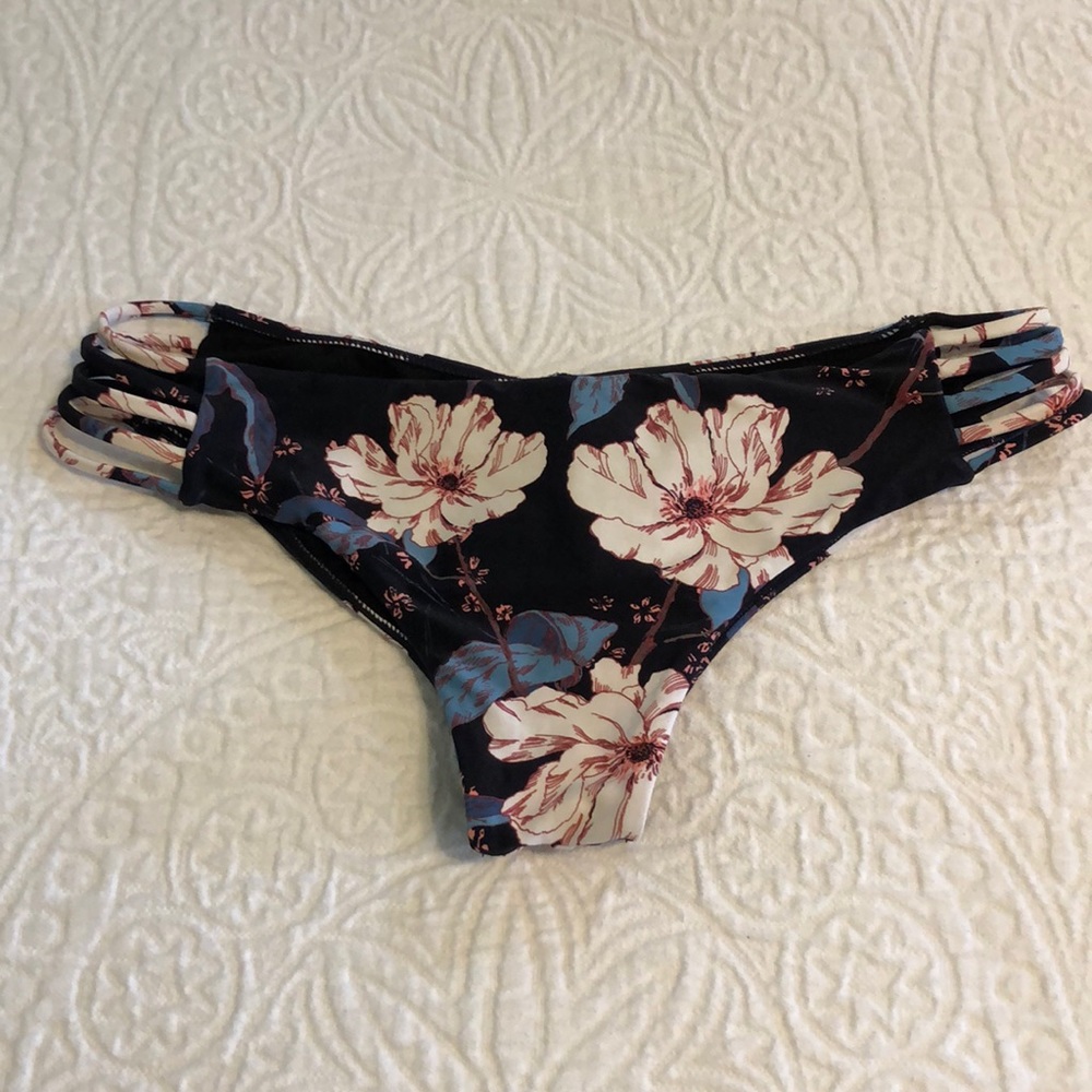 Billabong bikini bottoms